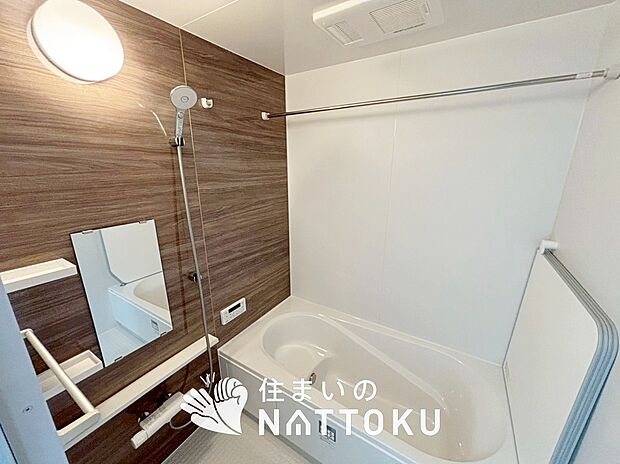 現地写真（浴室）
浴室暖房乾燥機付き。１坪タイプで広々です。