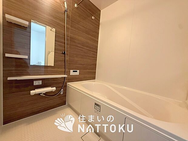 現地写真（浴室）
浴室暖房乾燥機付き。１坪タイプで広々です。