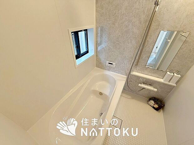 現地写真（浴室）
浴室暖房乾燥機付き。１坪タイプで広々です。