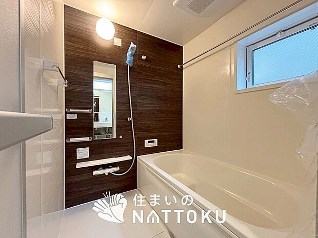 現地写真（浴室）
浴室暖房乾燥機付き。１坪タイプで広々です。