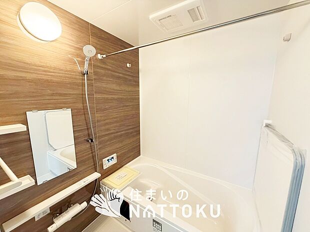 現地写真（浴室）
浴室暖房乾燥機付き。１坪タイプで広々です。