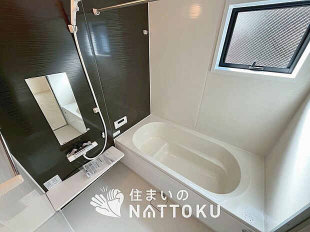 現地写真（浴室）
浴室暖房乾燥機付き。１坪タイプで広々です。