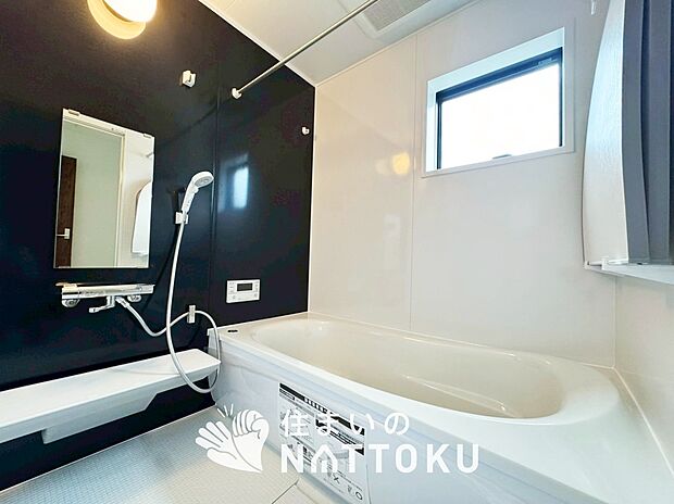 現地写真（浴室）
浴室暖房乾燥機付き。１坪タイプで広々です。