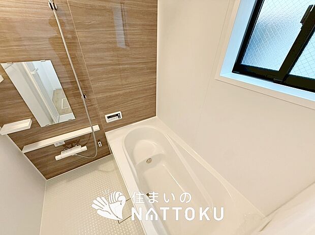 現地写真(浴室)
浴室暖房乾燥機付き。1坪タイプで広々です。