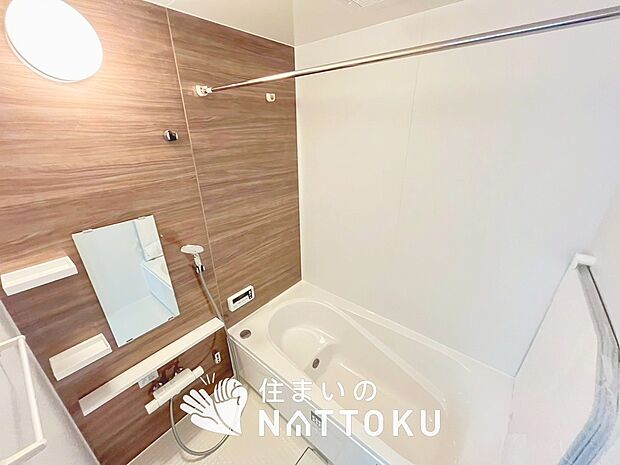 現地写真（浴室）
浴室暖房乾燥機付き。１坪タイプで広々です。