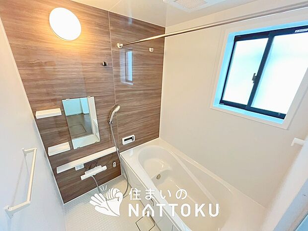 現地写真（浴室）
浴室暖房乾燥機付き。１坪タイプで広々です。