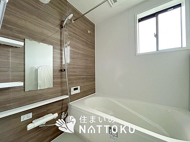 現地写真（浴室）
浴室暖房乾燥機付き。１坪タイプで広々です。