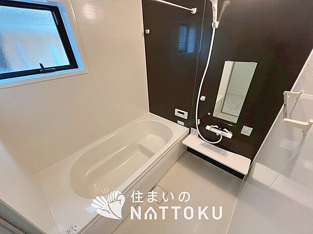 現地写真（浴室）
浴室暖房乾燥機付き。１坪タイプで広々です。