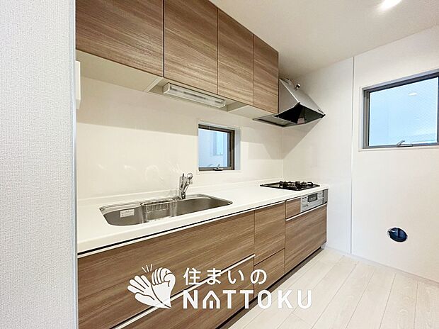 現地写真(キッチン)
収納たっぷりのシステムキッチン、浄水器付水栓を標準装備しています。