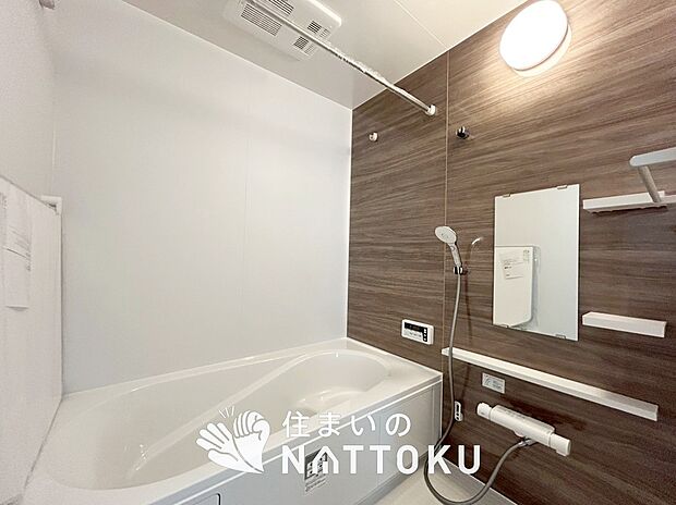 現地写真（浴室）
浴室暖房乾燥機付き。１坪タイプで広々です。