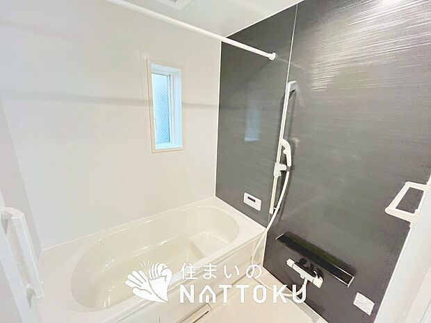 現地写真（浴室）
浴室暖房乾燥機付き。１坪タイプで広々です。