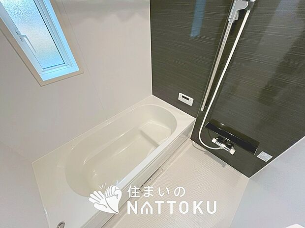 現地写真（浴室）
浴室暖房乾燥機付き。１坪タイプで広々です。