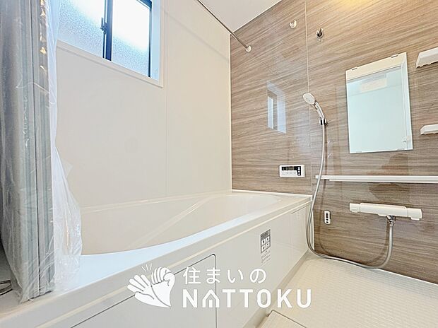 現地写真（浴室）
浴室暖房乾燥機付き。１坪タイプで広々です。