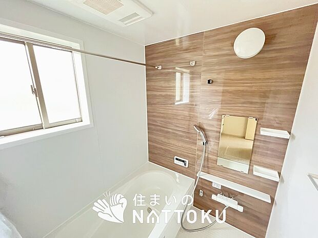 現地写真（浴室）
浴室暖房乾燥機付き。１坪タイプで広々です。