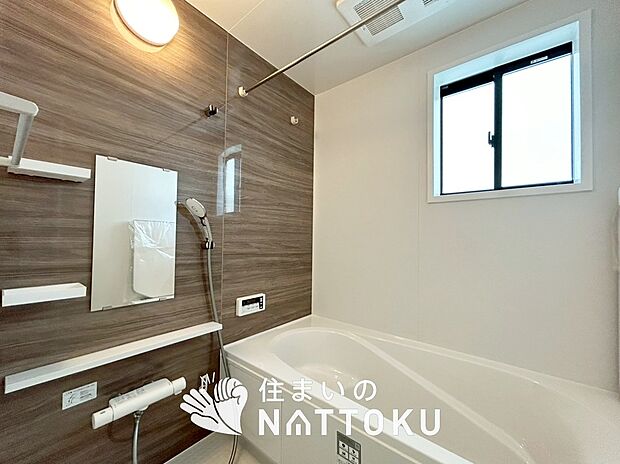 現地写真（浴室）
浴室暖房乾燥機付き。１坪タイプで広々です。