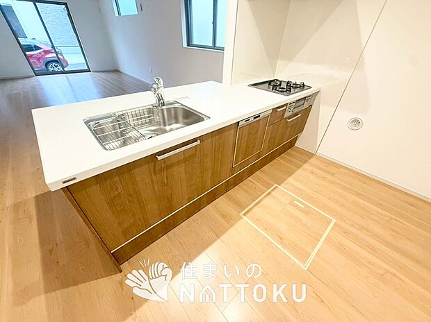 現地写真（キッチン）
収納たっぷりのシステムキッチン、浄水器付水栓を標準装備しています。
