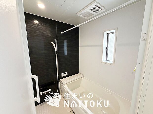 現地写真（浴室）
浴室暖房乾燥機付き。１坪タイプで広々です。