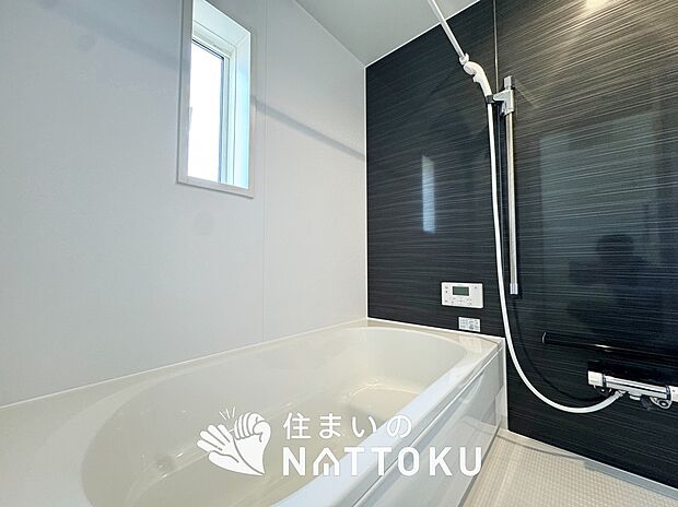 現地写真（浴室）
浴室暖房乾燥機付き。１坪タイプで広々です。