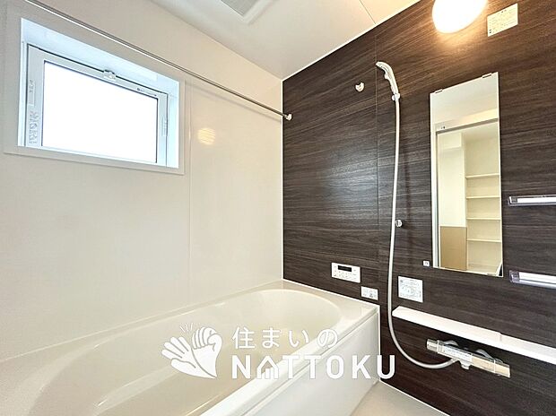 現地写真（浴室）
浴室暖房乾燥機付き。１坪タイプで広々です。