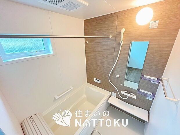 現地写真（浴室）
浴室暖房乾燥機付き。１坪タイプで広々です。