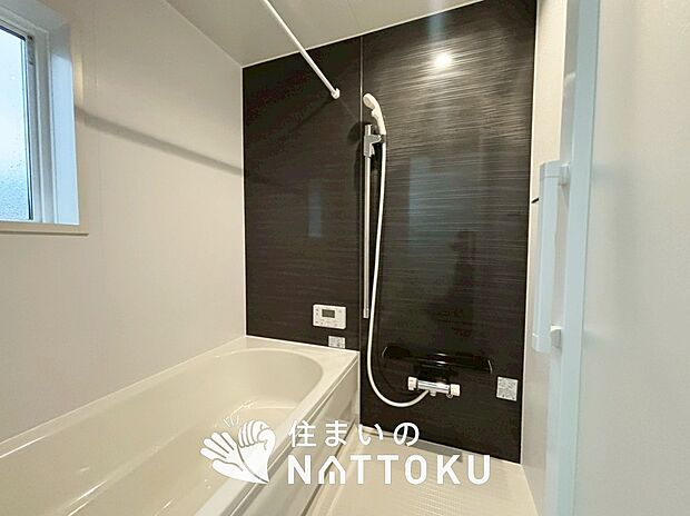 現地写真（浴室）
浴室暖房乾燥機付き。１坪タイプで広々です。