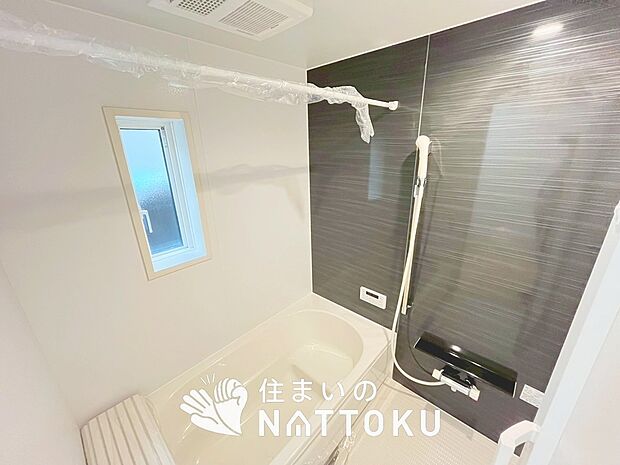 現地写真（浴室）
浴室暖房乾燥機付き。１坪タイプで広々です。