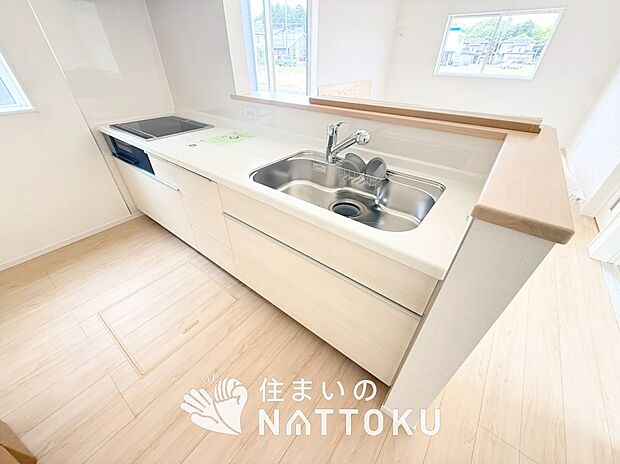 現地写真(キッチン)
収納たっぷりのシステムキッチン、浄水器付水栓を標準装備しています。