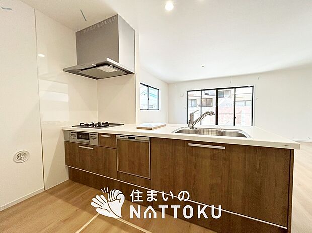 現地写真(キッチン)
収納たっぷりのシステムキッチン、浄水器付水栓を標準装備しています。