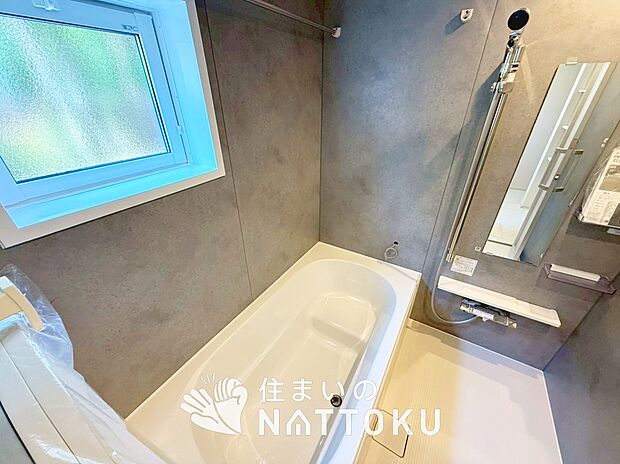 現地写真（浴室）
浴室暖房乾燥機付き。１坪タイプで広々です。

