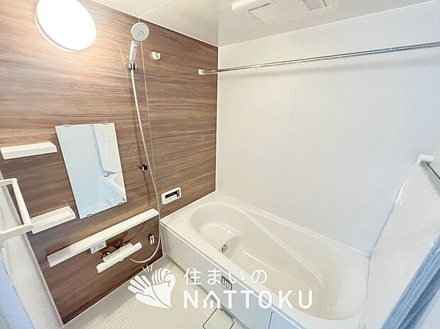 現地写真（浴室）
浴室暖房乾燥機付き。１坪タイプで広々です。
