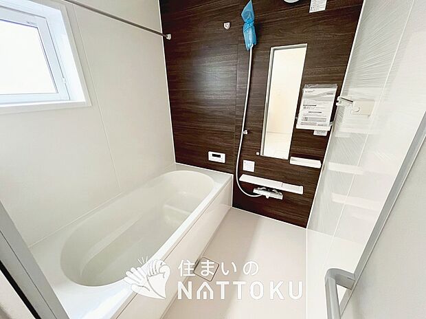 現地写真（浴室）
浴室暖房乾燥機付き。１坪タイプで広々です。
