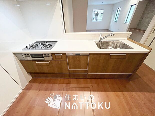 現地写真(キッチン)
収納たっぷりのシステムキッチン、浄水器付水栓を標準装備しています。