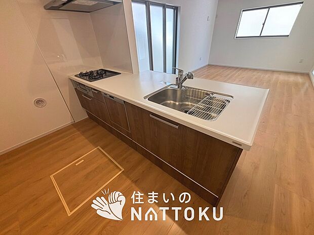 現地写真(キッチン)
収納たっぷりのシステムキッチン、浄水器付水栓を標準装備しています。