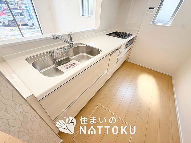 現地写真(キッチン)
収納たっぷりのシステムキッチン、浄水器付水栓を標準装備しています。