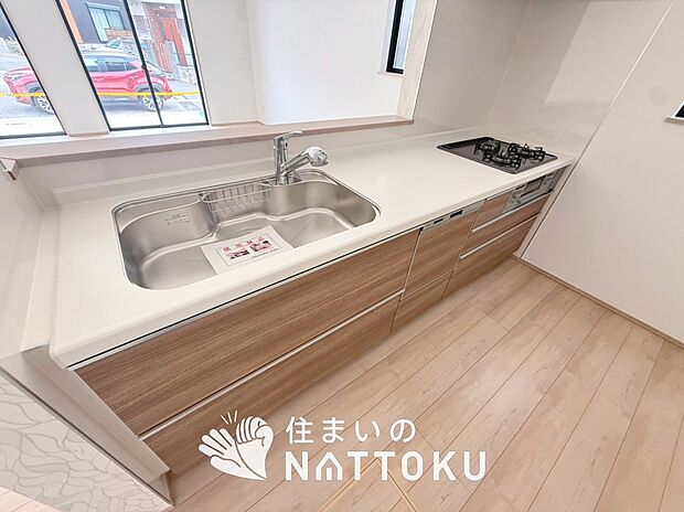 現地写真(キッチン)
収納たっぷりのシステムキッチン、浄水器付水栓を標準装備しています。