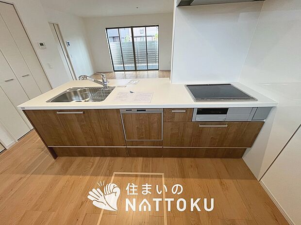 現地写真(キッチン)
収納たっぷりのシステムキッチン、浄水器付水栓を標準装備しています。