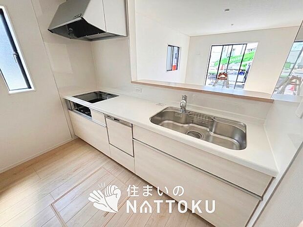 現地写真(キッチン)
収納たっぷりのシステムキッチン、浄水器付水栓を標準装備しています。
