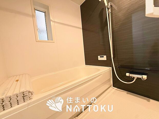 現地写真（浴室）
浴室暖房乾燥機付き。１坪タイプで広々です。
