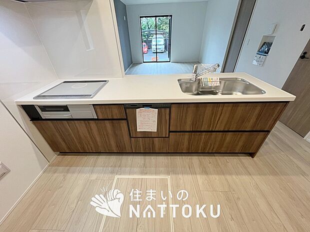 現地写真(キッチン)
収納たっぷりのシステムキッチン、浄水器付水栓を標準装備しています。