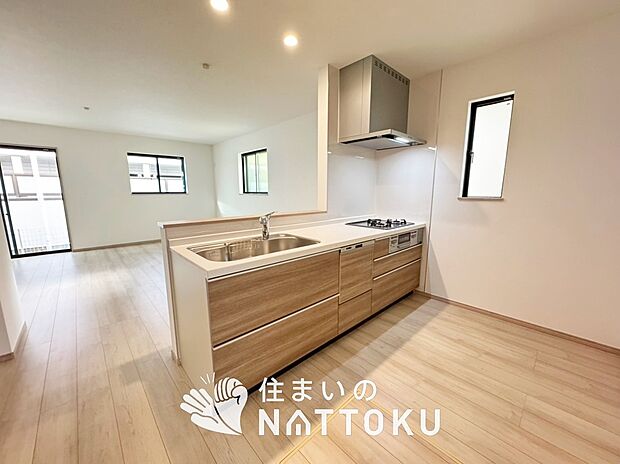 現地写真(キッチン)
収納たっぷりのシステムキッチン、浄水器付水栓を標準装備しています。