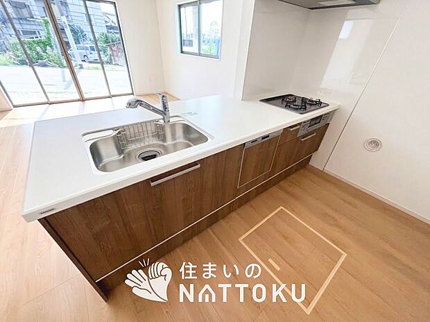 現地写真(キッチン)
収納たっぷりのシステムキッチン、浄水器付水栓を標準装備しています。