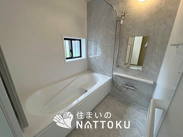 現地写真(浴室)
浴室暖房乾燥機付き。1坪タイプで広々です。