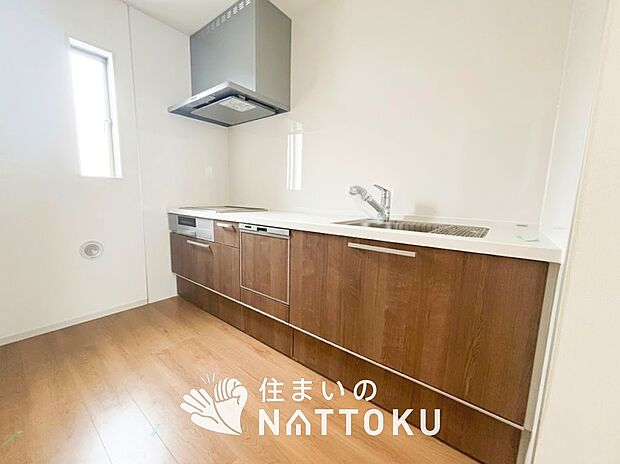 現地写真(キッチン)
収納たっぷりのシステムキッチン、浄水器付水栓を標準装備しています。