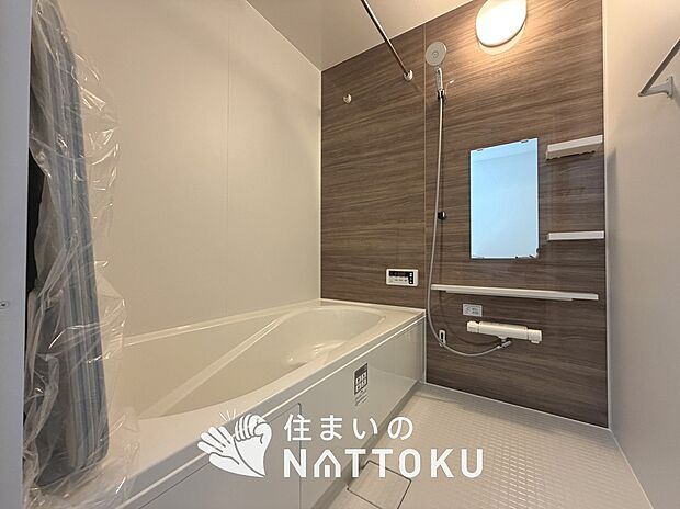 現地写真（浴室）
浴室暖房乾燥機付き。１坪タイプで広々です。
