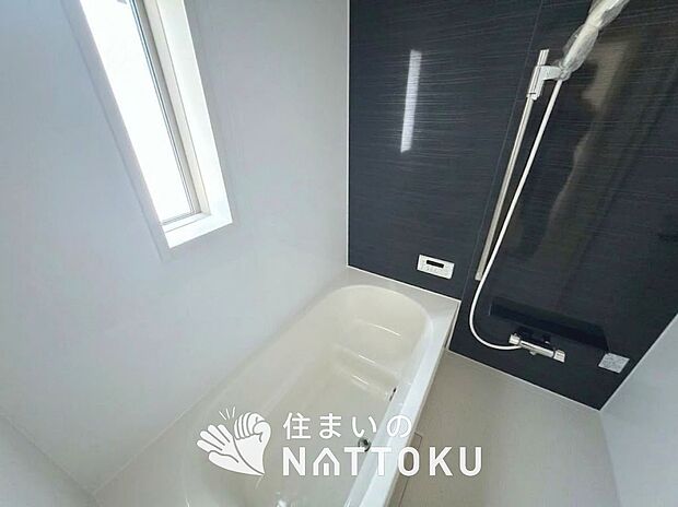 現地写真（浴室）
浴室暖房乾燥機付き。１坪タイプで広々です。
