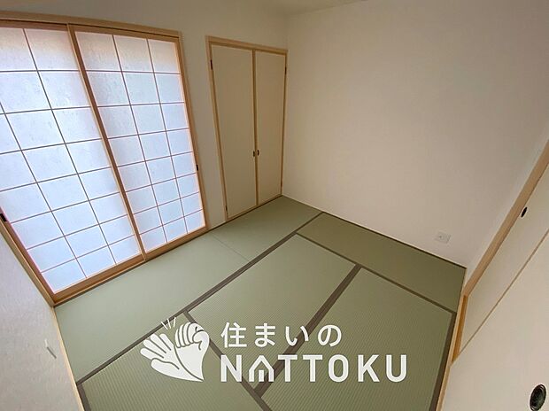 【現地写真(和室)】大壁仕様の新和室。くつろぎの空間です。