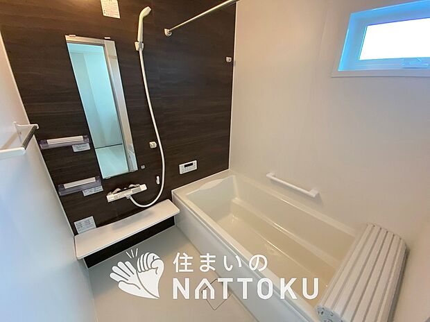 【現地写真(浴室)】浴室暖房乾燥機付き。1坪タイプで広々です。