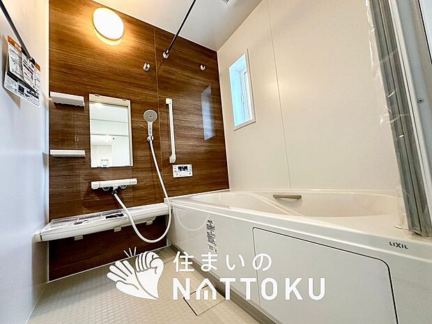 【現地写真（浴室）】浴室暖房乾燥機付き。１坪タイプで広々です。