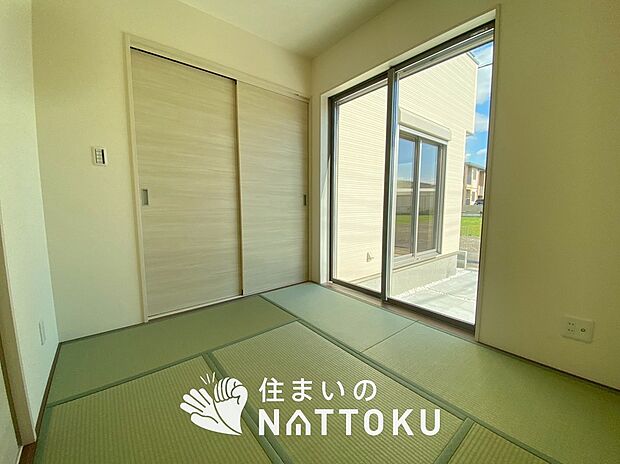 【現地写真(和室)】大壁仕様の新和室。くつろぎの空間です。