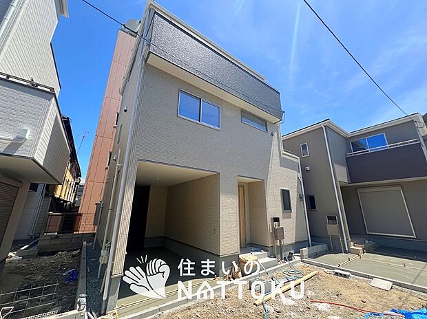 【現地写真(外観)【2号地】】雨で汚れを落とし、耐久性・耐候性に優れた外壁を使用しています。